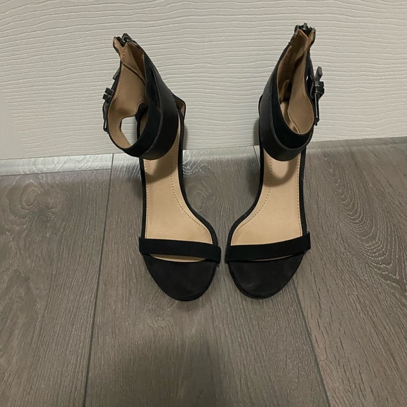Black Zara heels in size 36 worn a few times. - Picture 1 of 3